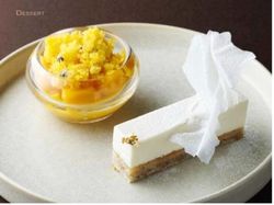 ウェディングケーキと
ジャスミンとホワイトチョコレートムース
マンゴープリン パッションフルーツのグラニテ