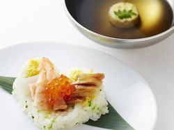 梅シラスの海鮮ちらし寿司 山芋豆腐のお吸い物