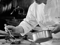 レストランプロデュース時代から変わらない、全てが手作りの婚礼料理
「本気のあつあつ、本当の手作り」