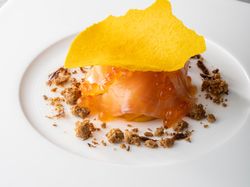 タスマニア産サーモンマリネとまろやかな野菜のアンサンブル