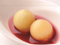 ポートワインに漬け込んだメロン果肉