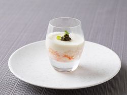 カニのエフィロシェとキャビア クレーム・ド・カリフラワー