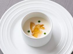 ヴィシソワーズ シェリー香るコンソメジュレとビストゥ