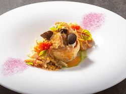 トリュフ香る鴨のコンフィ ヴォローヴァン仕立て