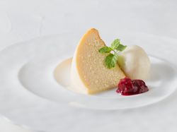 スフレチーズケーキとバニラアイスクリーム