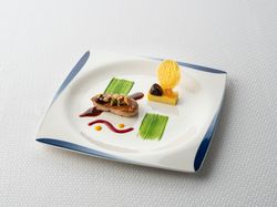 フォアグラのポワレ木の実とポレンタのバトン