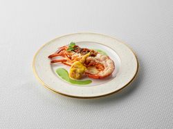 活オマール海老のグリエ ピペラートとミントの香り フリット添え