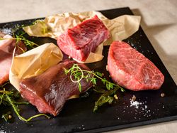 ステーキハウスならでは!全10種類のお肉からお選びいただけます。