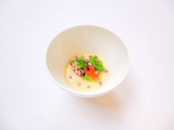 境港産紅ズワイガニ入り茶碗蒸し仕立て