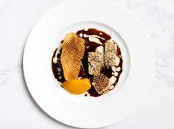国産牛フィレ肉のグリエ 赤ワインソース 各種シャンピニョンのテリーヌ シャテーニュ ポテト