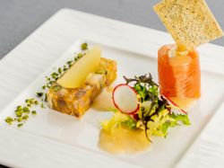 栃木県産ヤシオポークと南瓜のテリーヌ マリネサーモンとフロマージュ