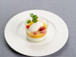 那須牛乳のパンナコッタ
バニラと柑橘のジュレ
レモンとライムの爽やかなソルベと共に