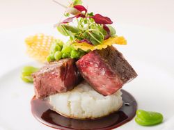 黒毛和牛ロース肉の低温調理 赤ワインのエッセンス