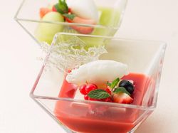 スープ・ド・フリュイ マスカルポーネのムースと季節のフルーツ