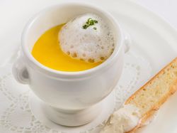 スープ:季節野菜のポタージュ カプチーノ仕立て