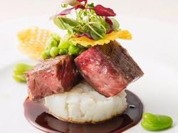 牛ロース肉のグリエ 野菜の香り豊かな赤ワインソース