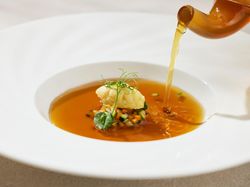 ビーフコンソメと沖縄県産白身魚のクネル