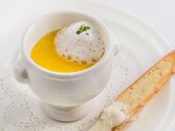 スープ:季節野菜のポタージュ カプチーノ仕立て