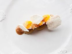 カシスムースがアクセントのモンブラン風アシェットデセール