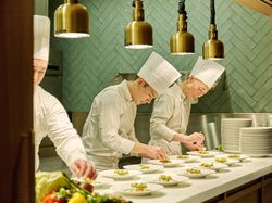 SERVING ~ゲストの表情を作る「彩り、香り」~