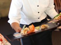 テーブルごとの担当制スタッフによる行き届いたサービス