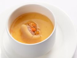 上海蟹と鱶鰭のコンソメロワイヤル