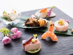 お祝いのアミューズ 季節の香りを添えて