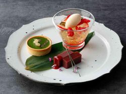 チョコムースとマンゴーアイス オレンジとベルガモットのソース