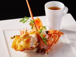 伊勢海老のウニ焼き 甲殻類のコンソメ添え