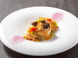 トリュフ香る鴨のコンフィ ヴォローヴァン仕立て