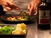 熱いものは熱いまま、冷たいものは冷たいまま、最適な温度とタイミングでゲストのもとにお届け