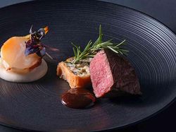 牛フィレステーキと蕪のロースト 赤ワインソース