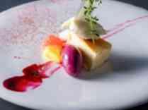 トリュフとヴァニラのクリームをあしらったベイクドチーズケーキ