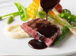 国産牛ヒレ肉のポワレ 3種ソース