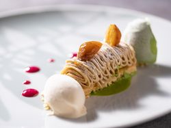 カシスと栗のモンブラン
抹茶のアイスと共に