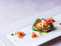 鮑のソテー 大葉のサルサ 焦がしバターのソース