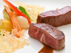 国産牛フィレ肉のポアレ マデラ酒のジュ