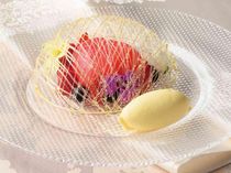 大切な日のおもてなしにふさわしい、心をつくしたお料理。こだわりの食材を生かし、作り上げます。