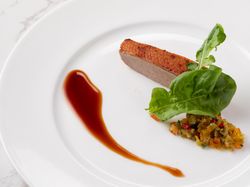 鴨肉のポワレと旬野菜
林檎とオリーブのコンディマン