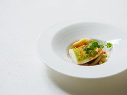 海老のラヴィオリ仕立て　 鯛のクルート焼き ピメントエスプレットの香り