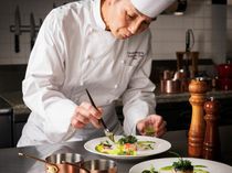 総料理長 伊藤 義雄