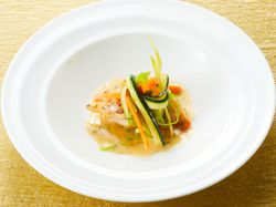 オマール海老と野菜のリュバン
ベルモットソース
海老と焼茄子の茶碗蒸し 鼈甲餡掛け 露生姜(温製)
又は
海老と焼茄子の茶碗蒸し おくらとろろ掛け 露生姜(冷製)