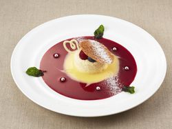 純白のスフレフロマージュ ウェディングドレス風に仕上げたソースと共に