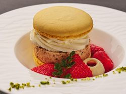 ヌガークラッセのマカロンとフリュイルージュ