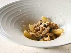 やんばる若鶏と島野菜のカサレッチェ ドライポルチーニ風味