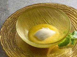 ココナッツのブランマンジェ パイナップルソース