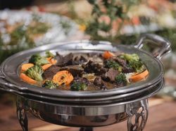 牛肉の赤ワイン煮込み