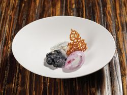 清水牧場ヨーグルトのクレームダンジュ 信州産ブルーベリーとカシス