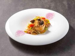 トリュフ香る鴨のコンフィ ヴォローヴァン仕立て