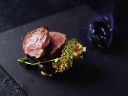 フランス産仔牛ロース肉のロースト 粒マスタード風味